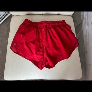 Lululemon hotty hot shorts 2.5”